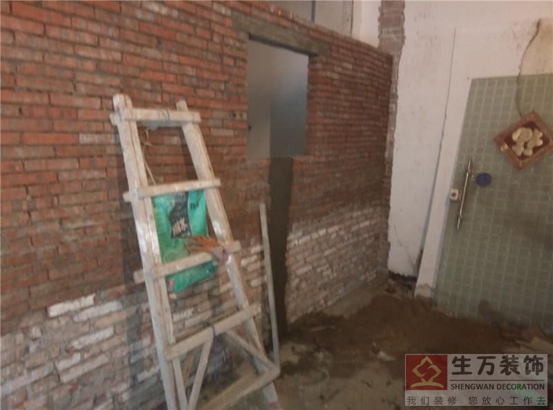 瓦工、泥水学员每一个都要认真学会砌墙最标准的工艺，练习砌墙首先学懂砌墙的标准，砌墙的技术点，对垂直、水平一毫米的概念要真正理解透，学好精装修房装修装饰技术，越老越吃香。